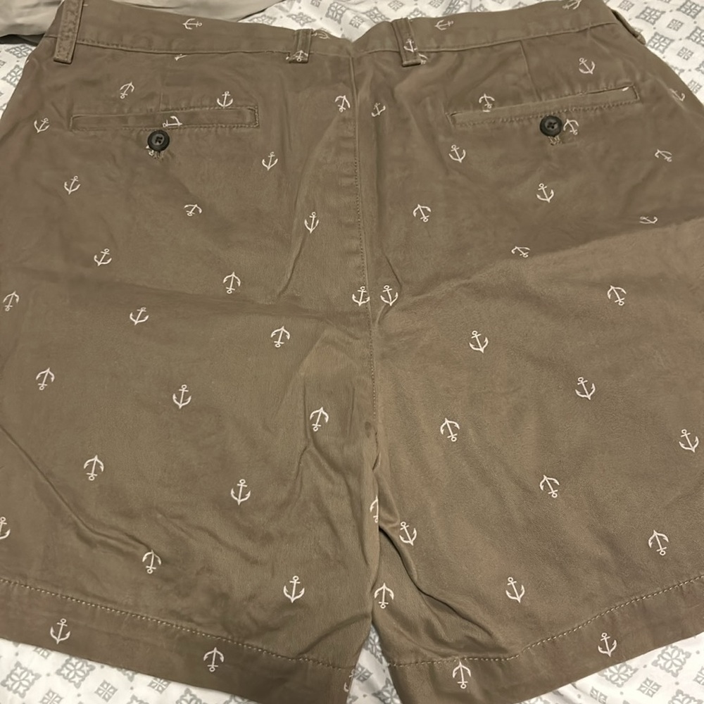 Amazon Essentials Classic Fit Tan Anchor Print Shorts - 36 - Picture 4 of 4